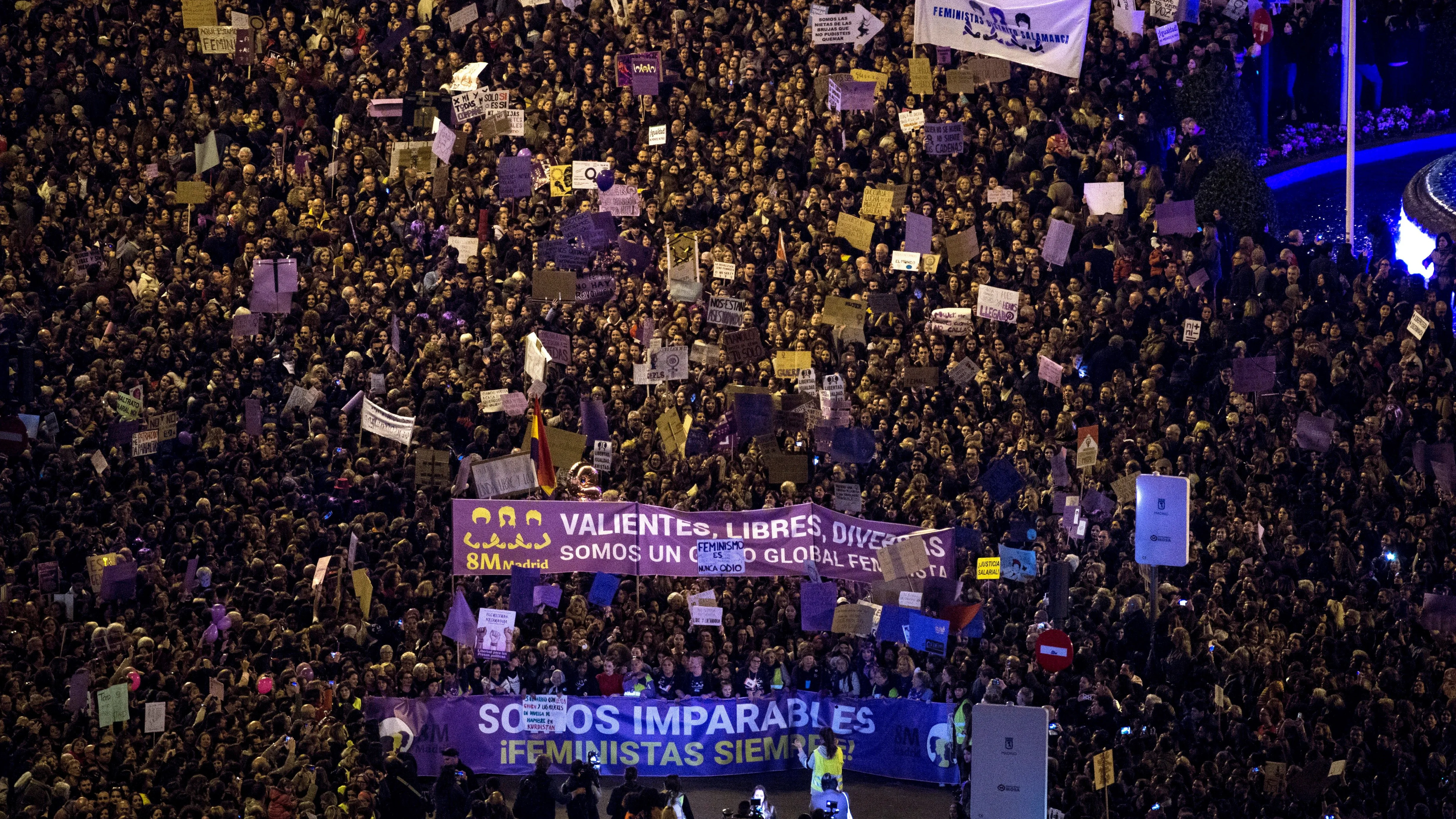 Vista general tomada desde la azotea del Círculo de Bellas Artes de la marcha feminista