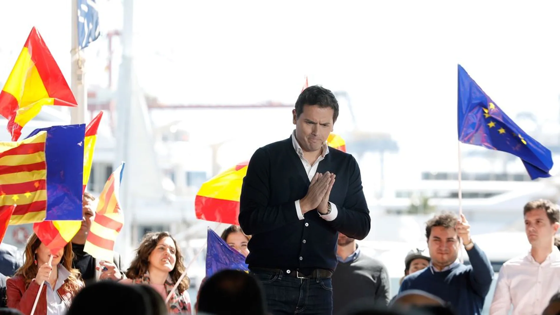 Rivera durante el "Encuentro Ciudadano" en la Marina de Valencia