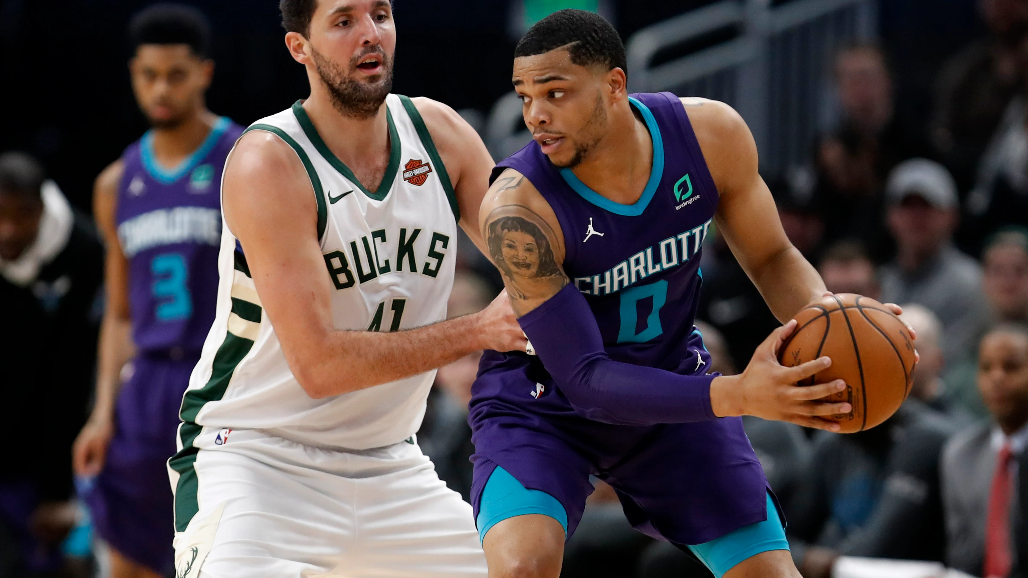 Mirotic, durante el partido contra los Hornets