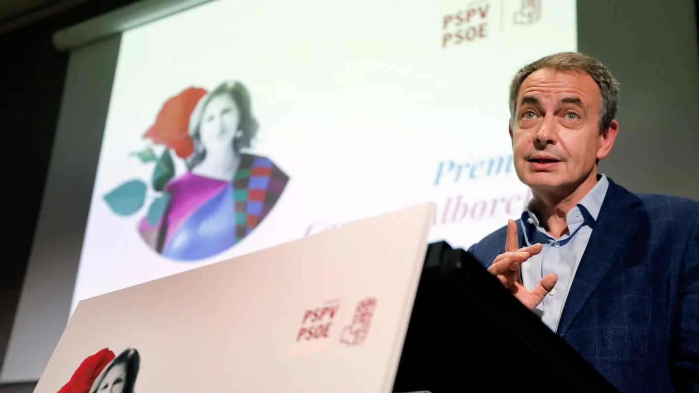 José Luis Rodríguez Zapatero, durante un acto homenaje a Carmen Alborch en Valencia. José Luis Rodríguez Zapatero, durante un acto homenaje a Carmen Alborch en Valencia.