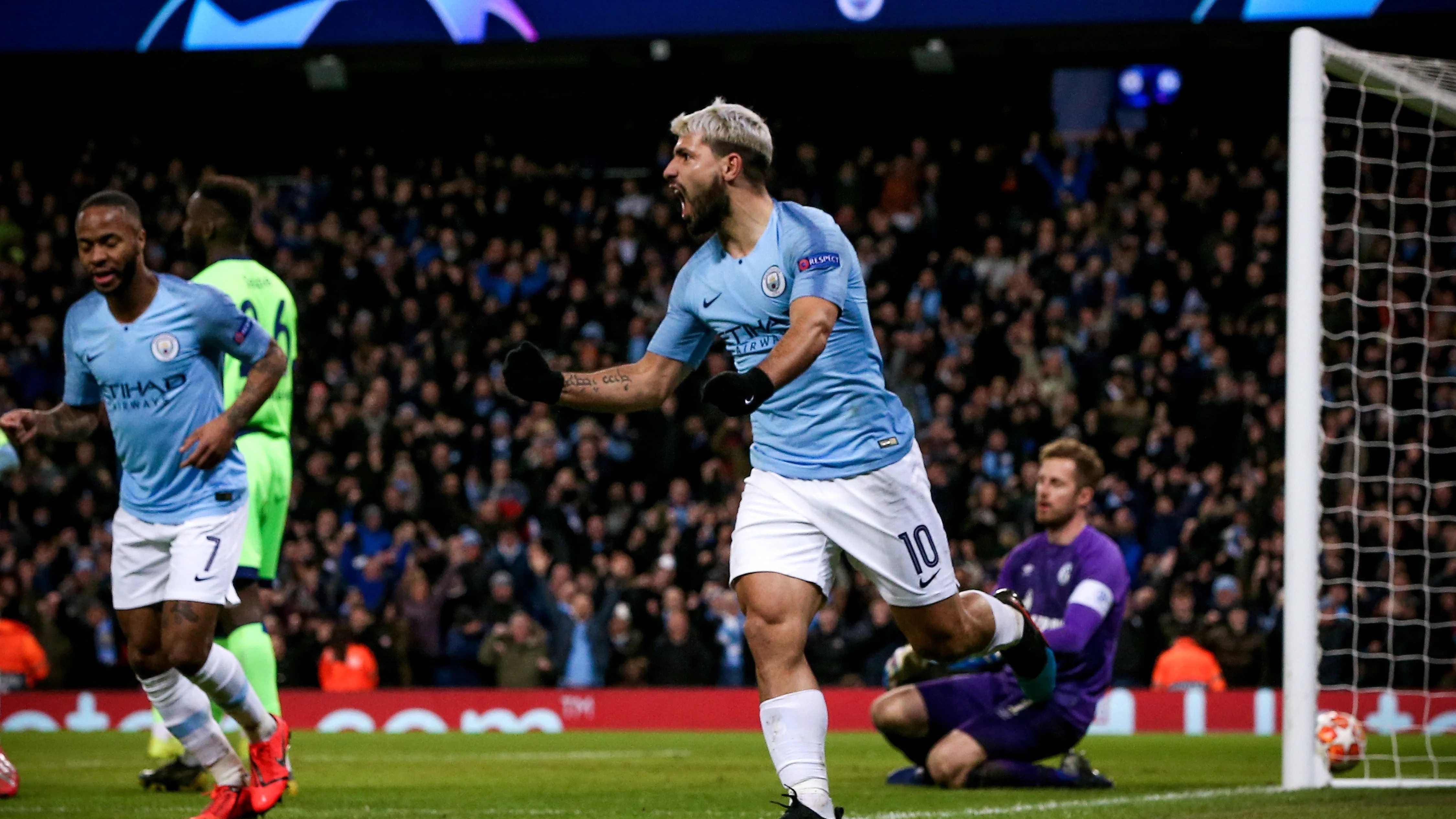 Kun Agüero celebra el 1-0 ante el Schalke