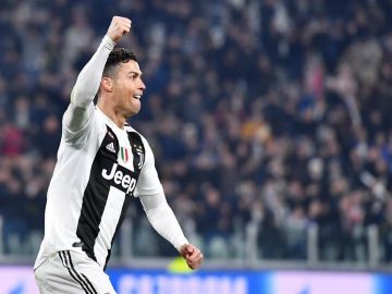 Cristiano Ronaldo marca un gol ante el Atlético. Cristiano Ronaldo marca un gol ante el Atlético.