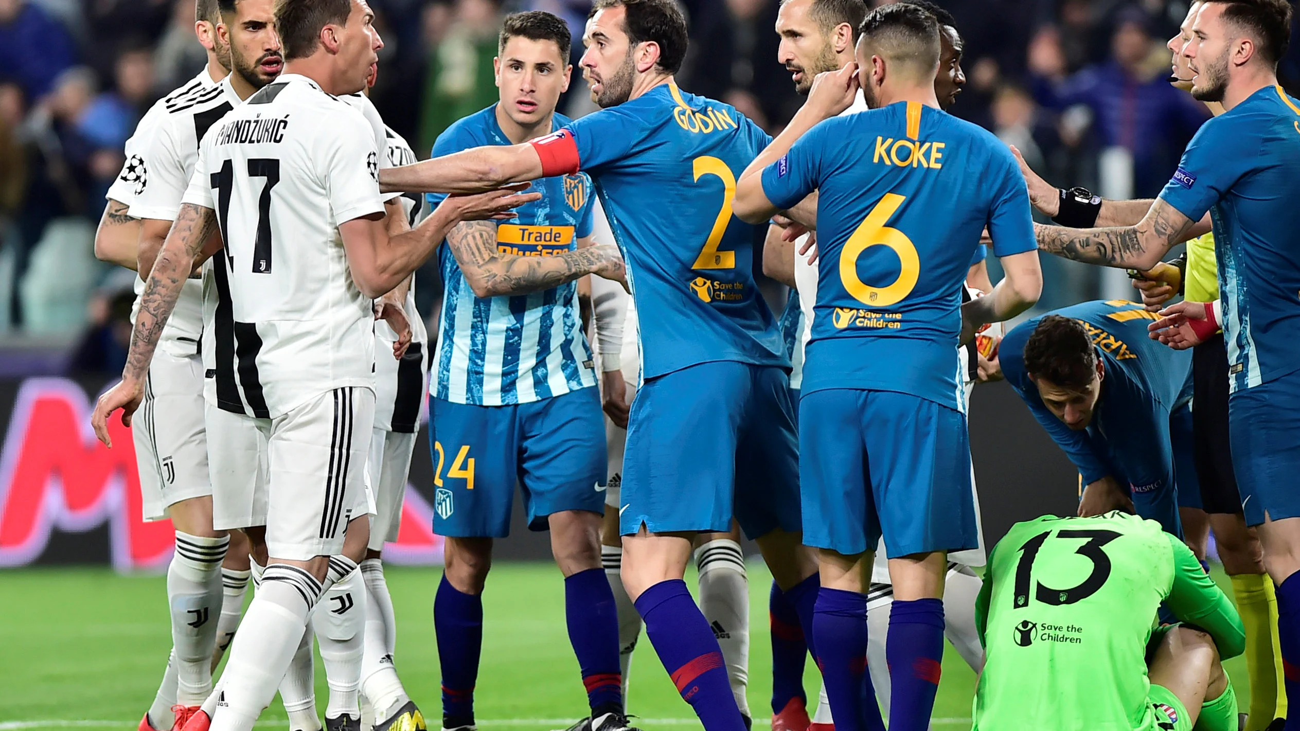 Diego Godín, en un momento del partido ante la Juventus