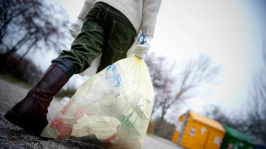 No todos los plásticos van al contenedor amarillo. No todos los plásticos van al contenedor amarillo.