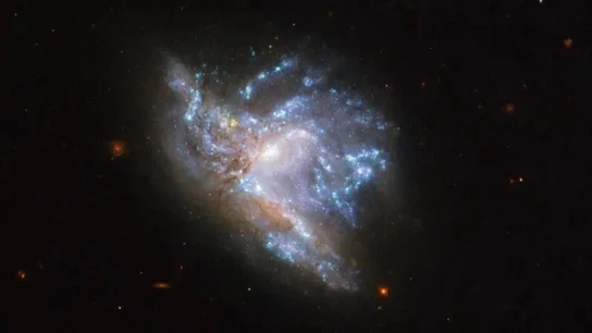 Imagen de la NGC 6052 tomada por el telescopio espacial Hubble Imagen de la NGC 6052 tomada por el telescopio espacial Hubble
