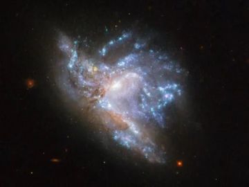 Imagen de la NGC 6052 tomada por el telescopio espacial Hubble Imagen de la NGC 6052 tomada por el telescopio espacial Hubble