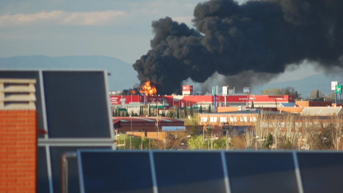 Vista del incendio en Alcorcón, Madrid