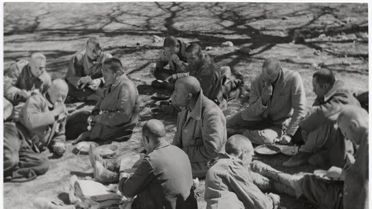 Prisioneros de las Brigadas Internacionales en el campo de concentración de San Pedro de Cardeña, Burgos Prisioneros de las Brigadas Internacionales en el campo de concentración de San Pedro de Cardeña, Burgos