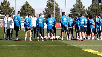 Charla de Zidane a sus jugadores en Valdebebas