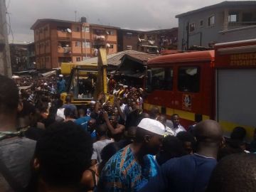 Operación de rescate tras el derrumbe de una escuela en Nigeria Operación de rescate tras el derrumbe de una escuela en Nigeria