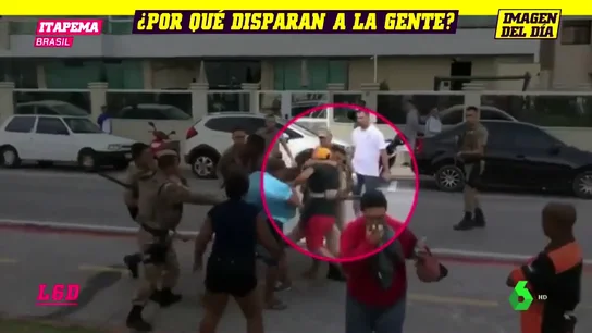 Disparos a quemarropa, gas pimienta, porrazos... Polémica en Brasil tras la actuación policial tras un partido de fútbol playa Disparos a quemarropa, gas pimienta, porrazos... Polémica en Brasil tras la actuación policial tras un partido de fútbol playa