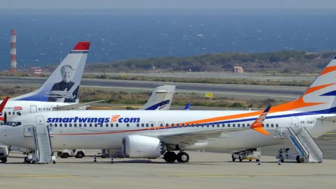 Aviones modelo Boeing 737 MAX 8 en un aeropuerto