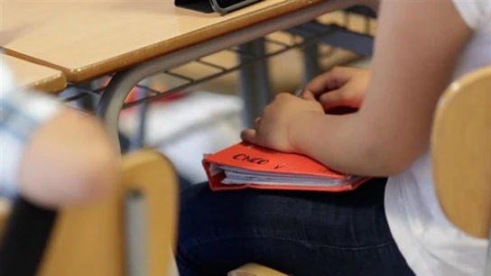 Una alumna en su clase del colegio. Una alumna en su clase del colegio