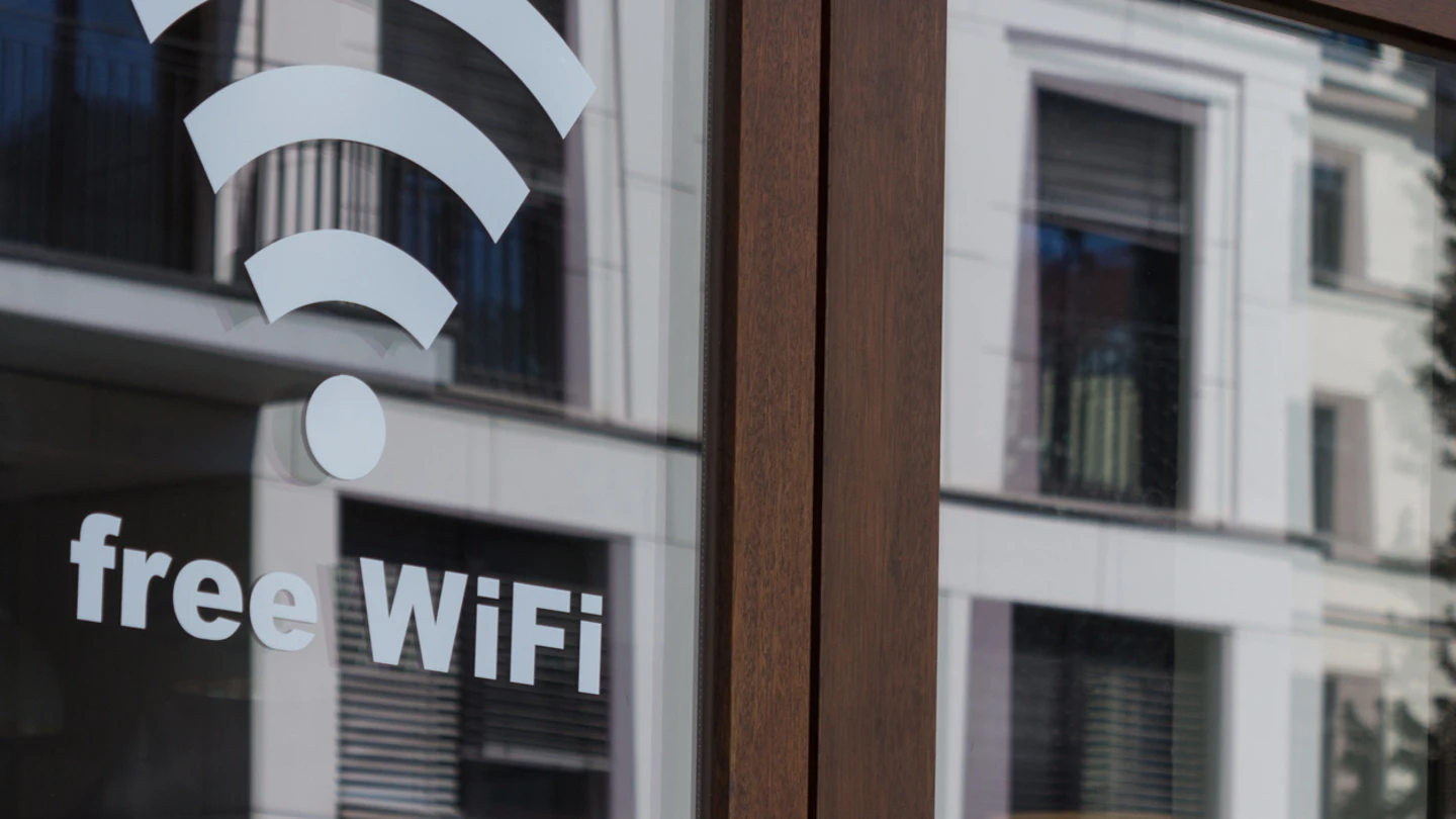 Señal de Wifi gratis en un establecimiento Señal de Wifi gratis en un establecimiento