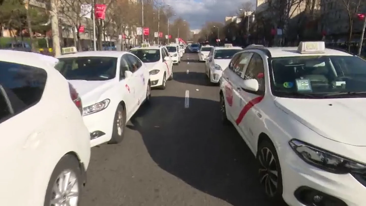 Al menos 20.000 euros de multa a los taxistas madrileños por infracciones durante la huelga Al menos 20.000 euros de multa a los taxistas madrileños por infracciones durante la huelga