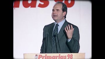 De sus primeras primarias a la condena por financiar un secuestro con fondos públicos: así vivió el PSOE el año 1998