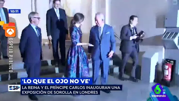 Llegó 20 minutos tarde y entre gritos de "guapa": así fue el encuentro entre la reina Letizia y el príncipe Carlos