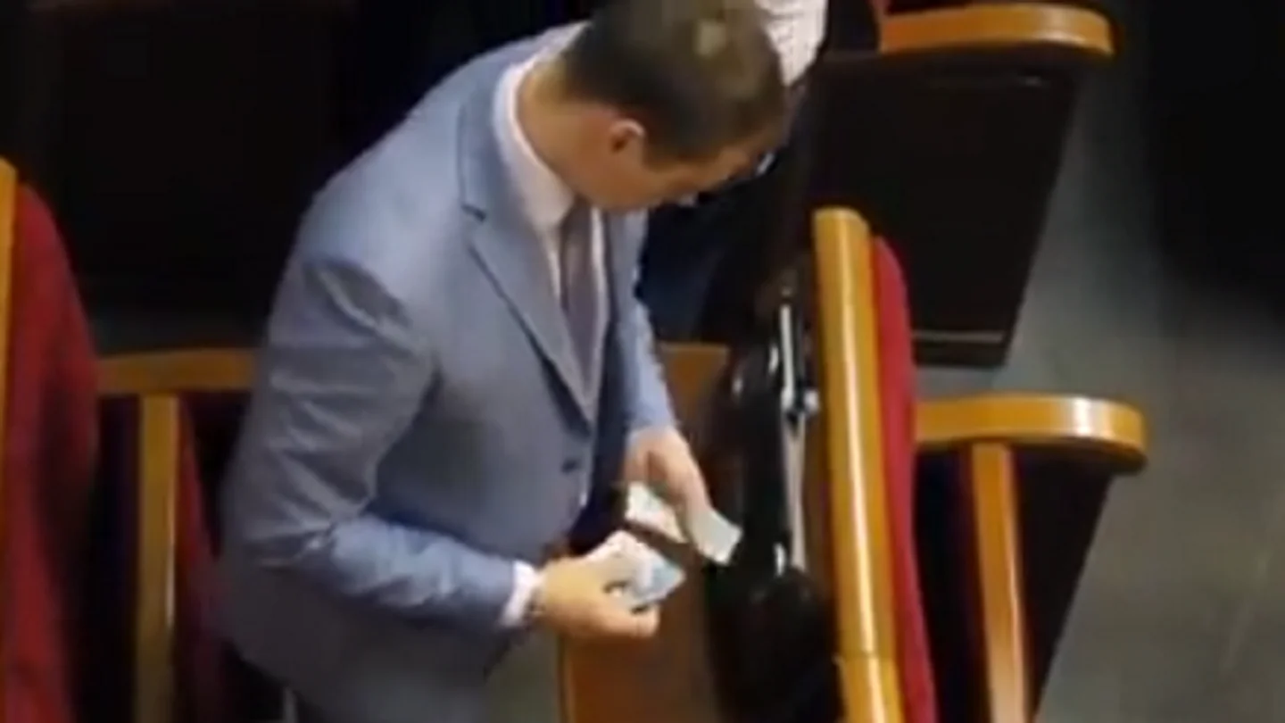 No, no es un diputado español, es un parlamentario en Ucrania No, no es un diputado español, es un parlamentario en Ucrania
