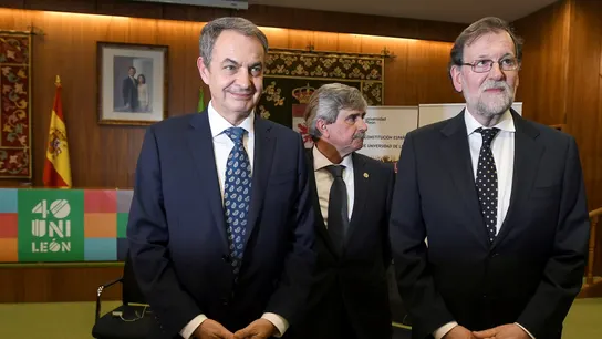Los expresidentes del Gobierno José Luis Rodríguez Zapatero y Mariano Rajoy, junto con el rector de la ULe, Juan Francisco García Marín Los expresidentes del Gobierno José Luis Rodríguez Zapatero y Mariano Rajoy, junto con el rector de la ULe, Juan Francisco García Marín