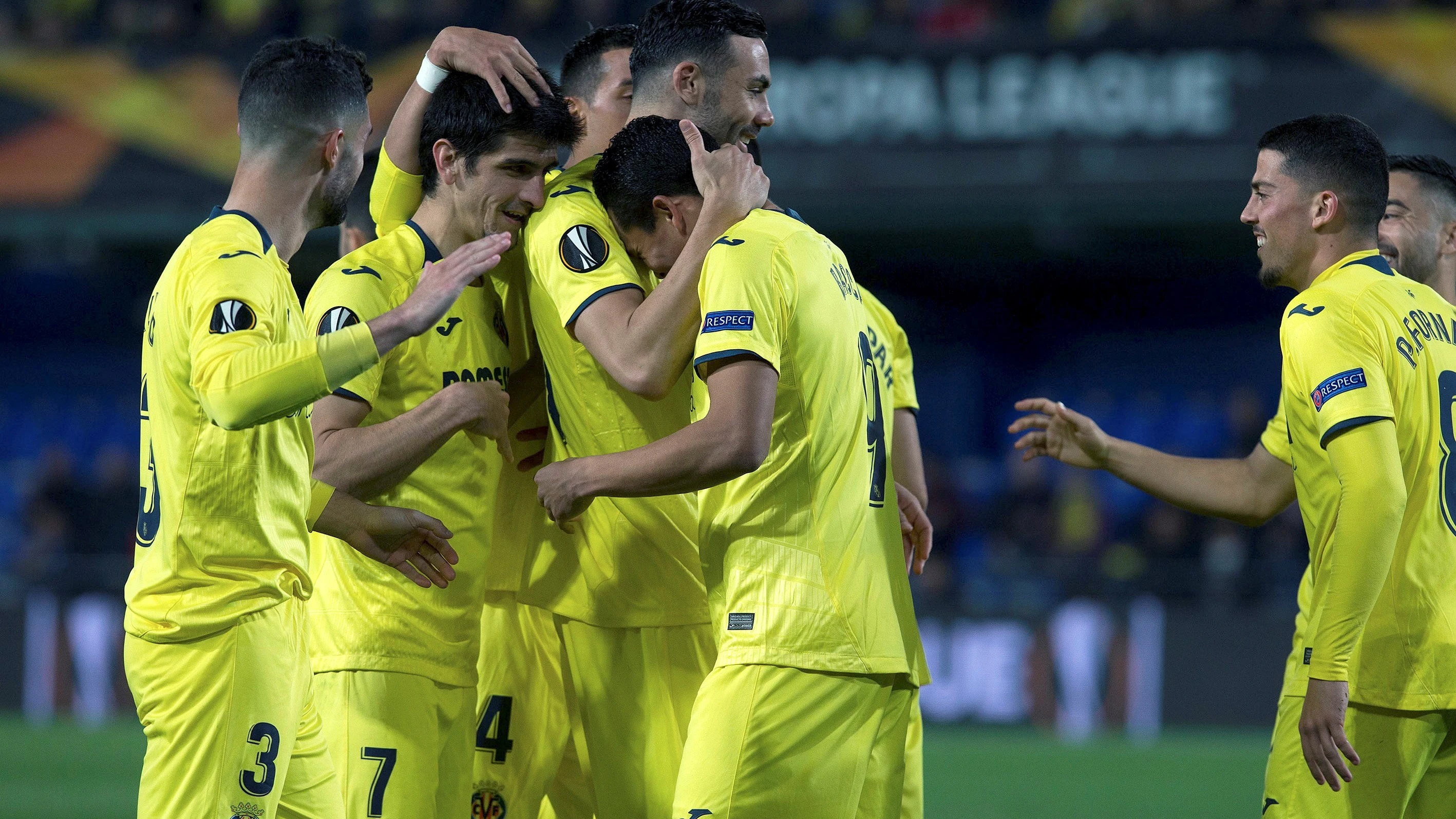 Los jugadores del Villarreal celebran un gol