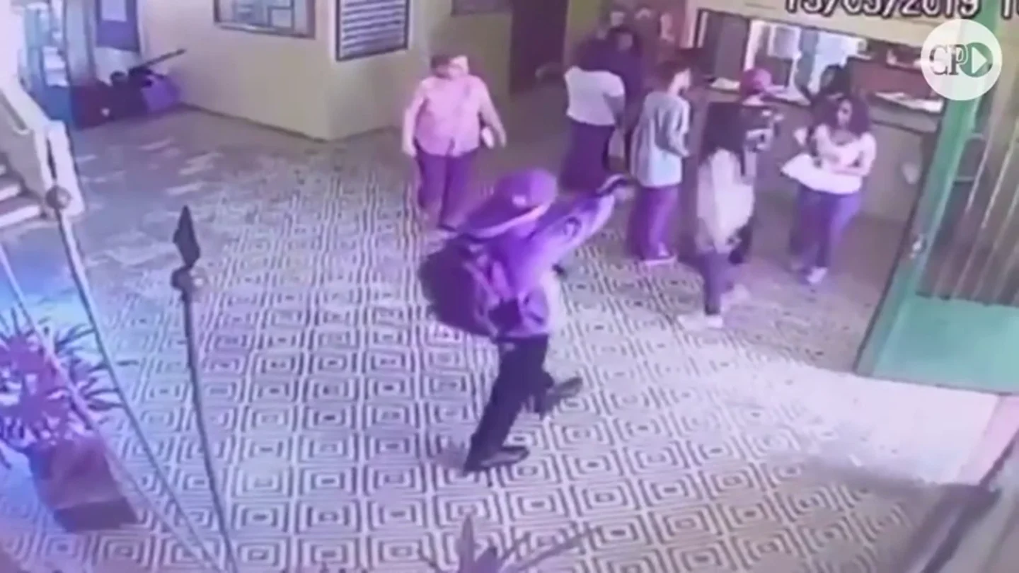 Fragmento del vídeo del ataque en un colegio de Sao Paulo Fragmento del vídeo del ataque en un colegio de Sao Paulo