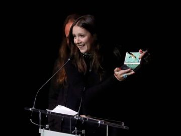 Nina de Morgan, con uno de sus cinco premios Nina de Morgan, con uno de sus cinco premios