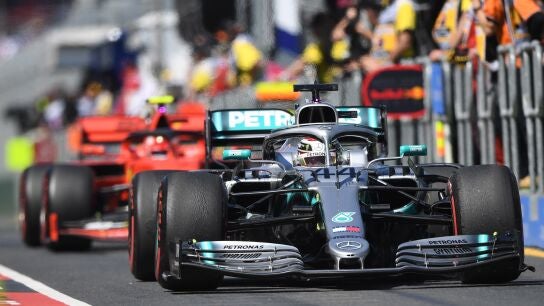 Lewis Hamilton sale al circuito de Albert Park