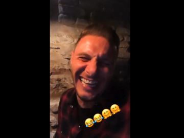 Joaquín se ríe al contar su último chiste