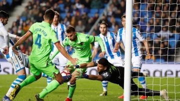 Gerónimo Rulli , en acción ante Borja Mayoral