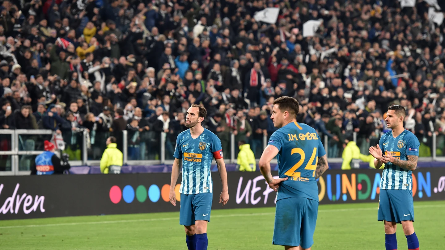 Los jugadores del Atlético hundidos tras la eliminación Los jugadores del Atlético hundidos tras la eliminación