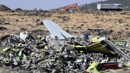 Restos del fuselaje del avión Boeing 737 MAX 8 de Ethiopian Airlines Restos del fuselaje del avión Boeing 737 MAX 8 de Ethiopian Airlines