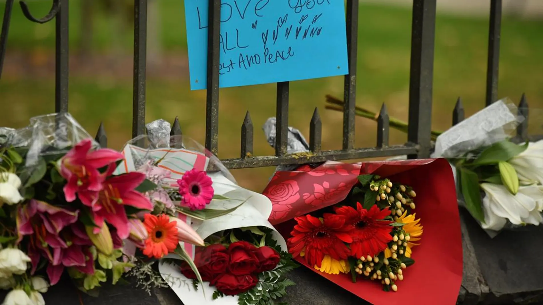 Flores en recuerdo a las víctimas de la matanza de Nueva Zelanda