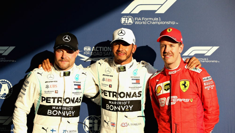 Hamilton, acompañado de Bottas y de Vettel