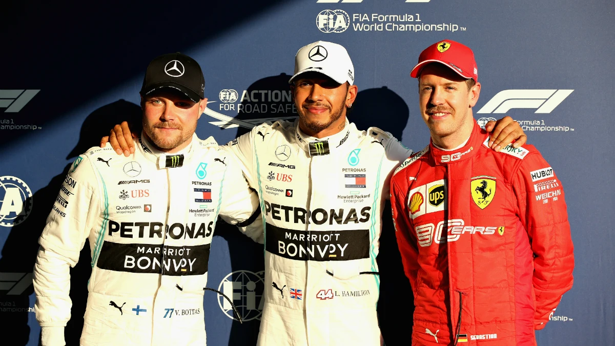 Hamilton, acompañado de Bottas y de Vettel Hamilton, acompañado de Bottas y de Vettel