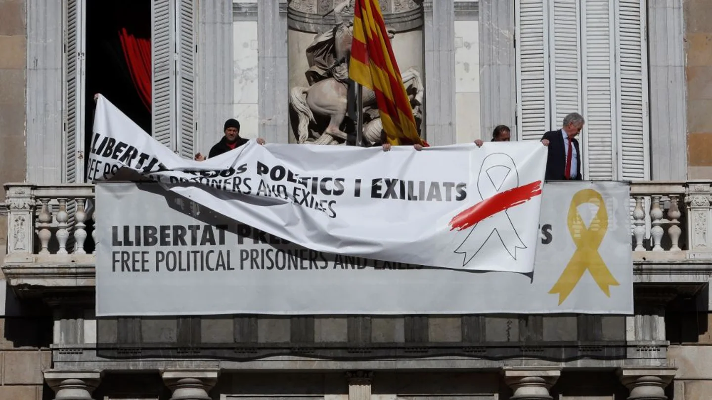 Pancarta en la Generalitat Pancarta en la Generalitat