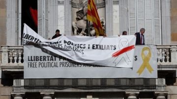 Pancarta en la Generalitat