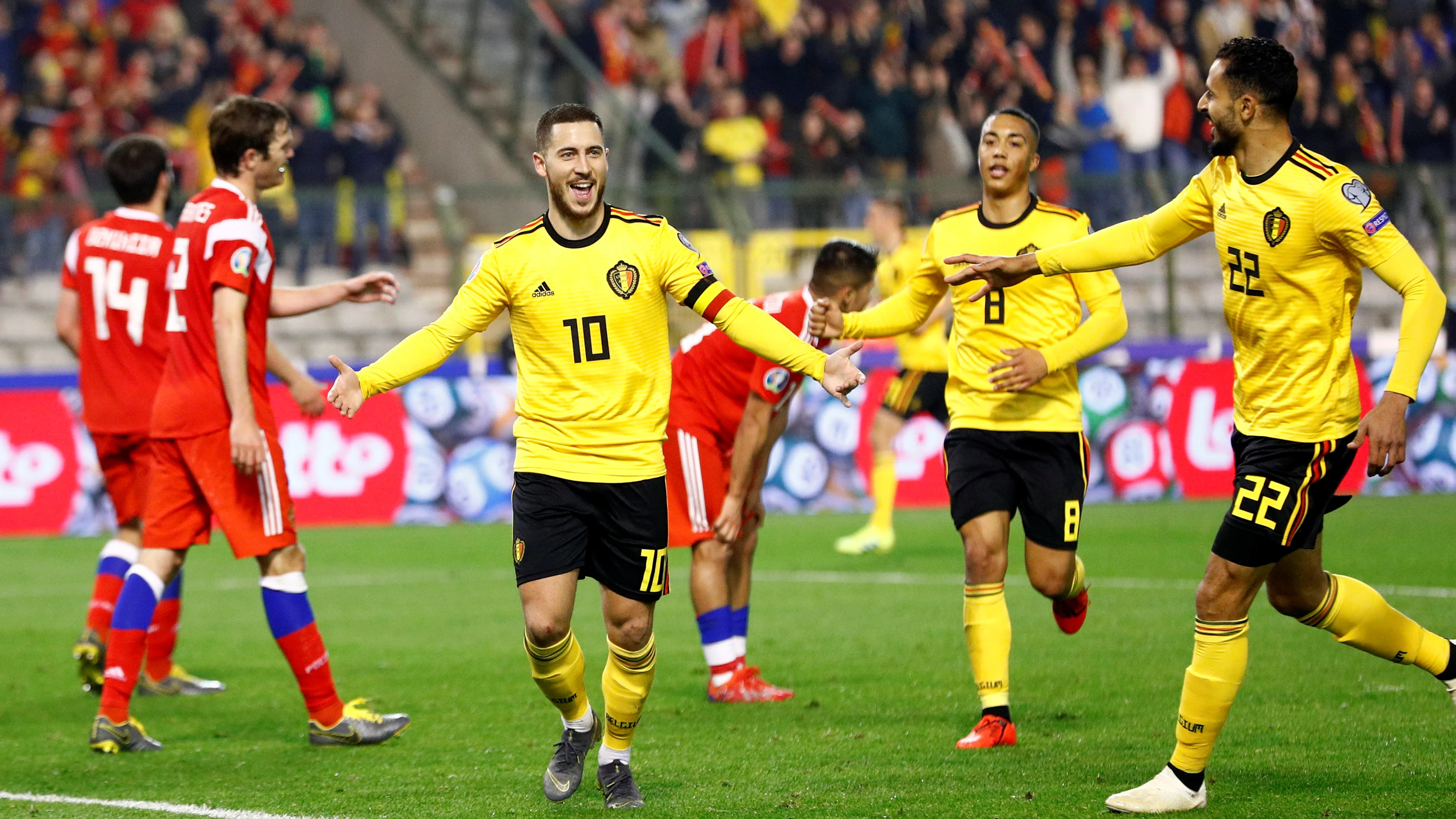 Hazard celebra un gol contra Rusia