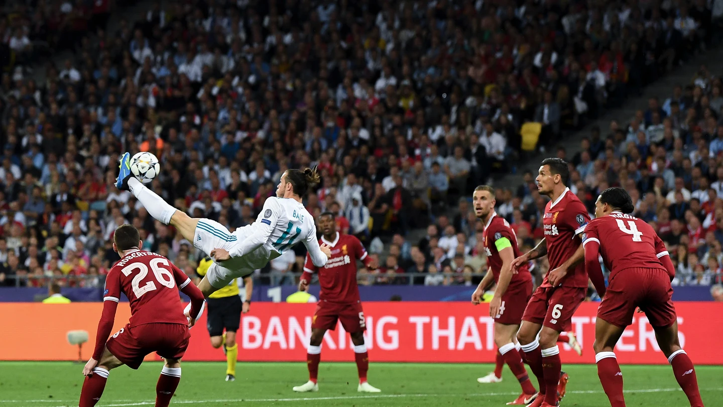 Gareth Bale, en el momento de ejecutar su chilena en Kiev Gareth Bale, en el momento de ejecutar su chilena en Kiev