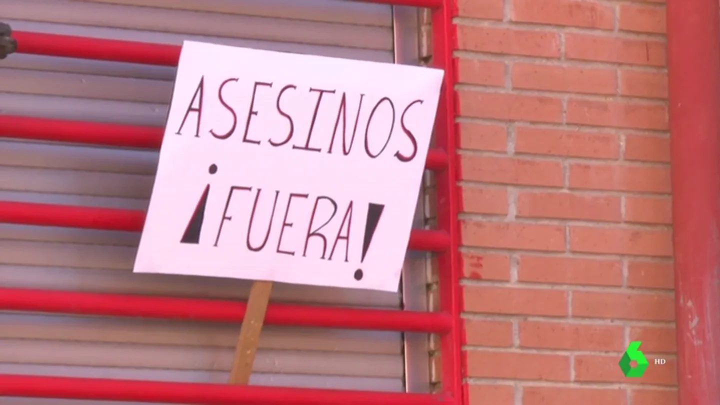 La familia del presunto asesino de un hombre en Vallecas estaría dispuesta a marcharse de la zona tras los últimos actos violentos La familia del presunto asesino de un hombre en Vallecas estaría dispuesta a marcharse de la zona tras los últimos actos violentos