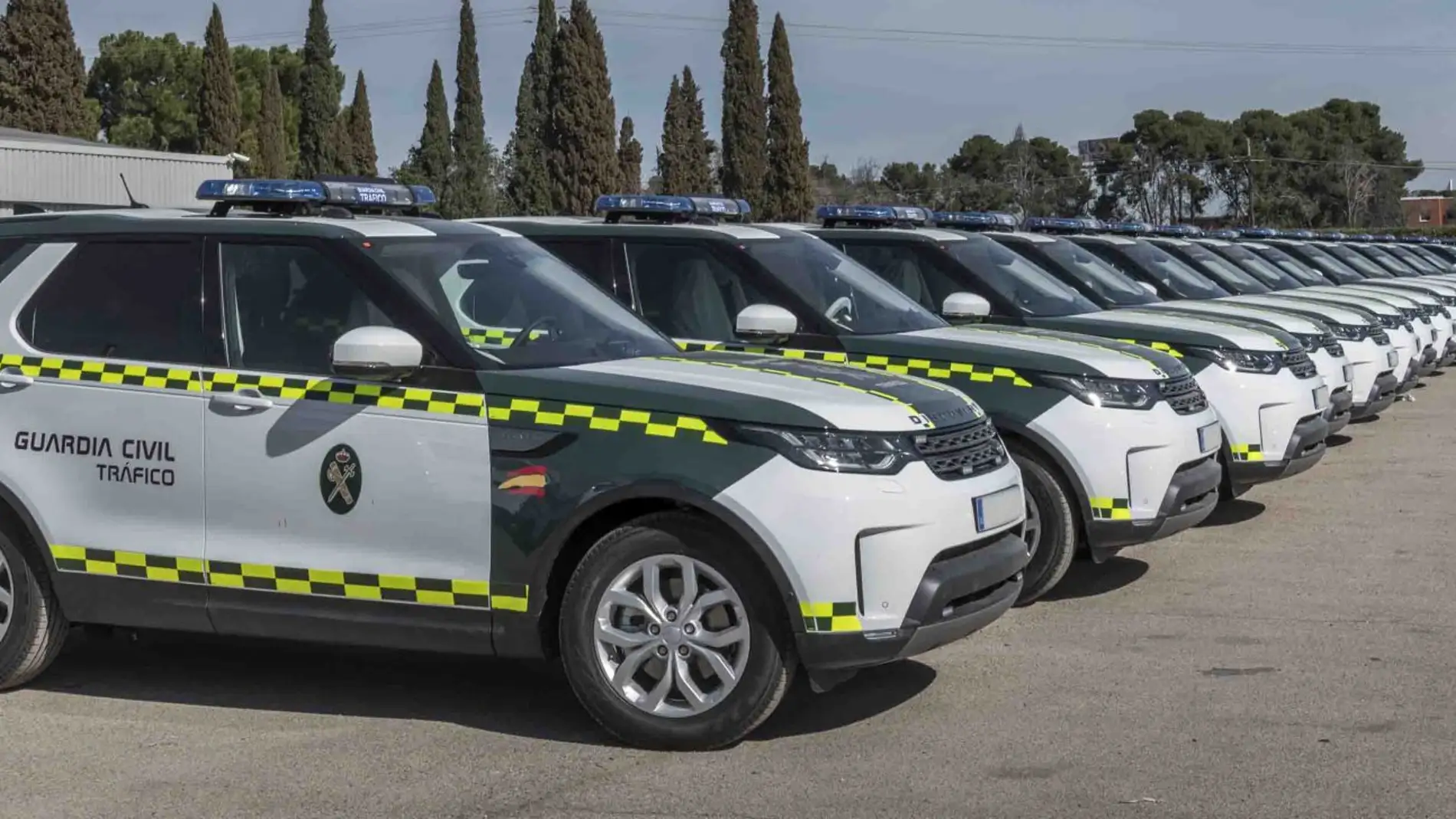 La DGT incorpora 85 Land Rover Discovery a la flota de la Guardia Civil de Tráfico