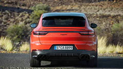 Porsche Cayenne Coupé: nace el Cayenne más deportivo, con 4 plazas y hasta 550 CV Porsche Cayenne Coupé: nace el Cayenne más deportivo, con 4 plazas y hasta 550 CV