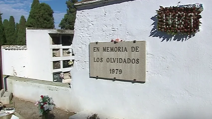 El trauma de despedir a tu padre en el paredón segundos antes de ser fusilado en el cementerio