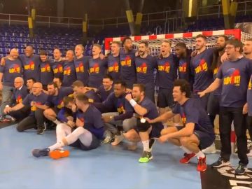 El Barça celebra su novena Liga ASOBAL seguida El Barça celebra su novena Liga ASOBAL seguida