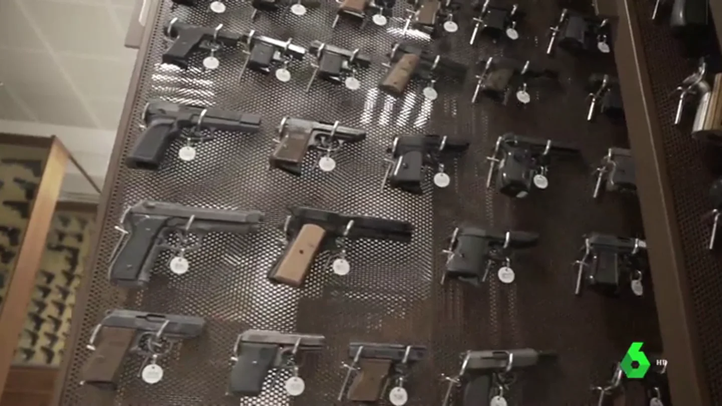 Un cargo de Vox presume de sus armas: "Con lo que tengo en casa puedo empezar la II Guerra Civil" Un cargo de Vox presume de sus armas: "Con lo que tengo en casa puedo empezar la II Guerra Civil"