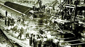 Imagen de archivo de personas trabajando en la construcción del Valle de los Caídos