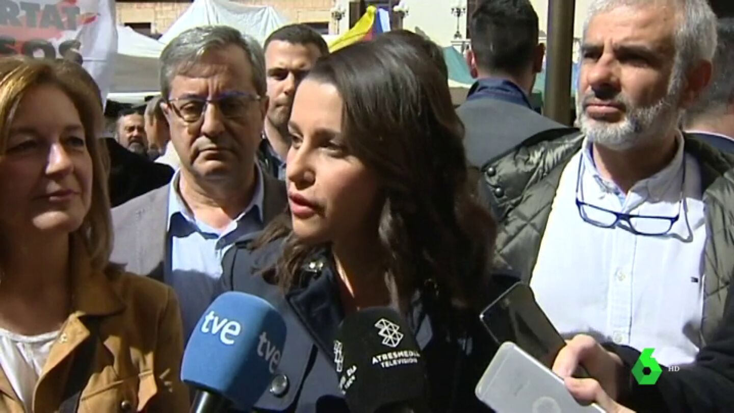 In&eacute;s Arrimadas: "El se&ntilde;or Pedro S&aacute;nchez estaba encantado con la propaganda de los lazos amarillos"