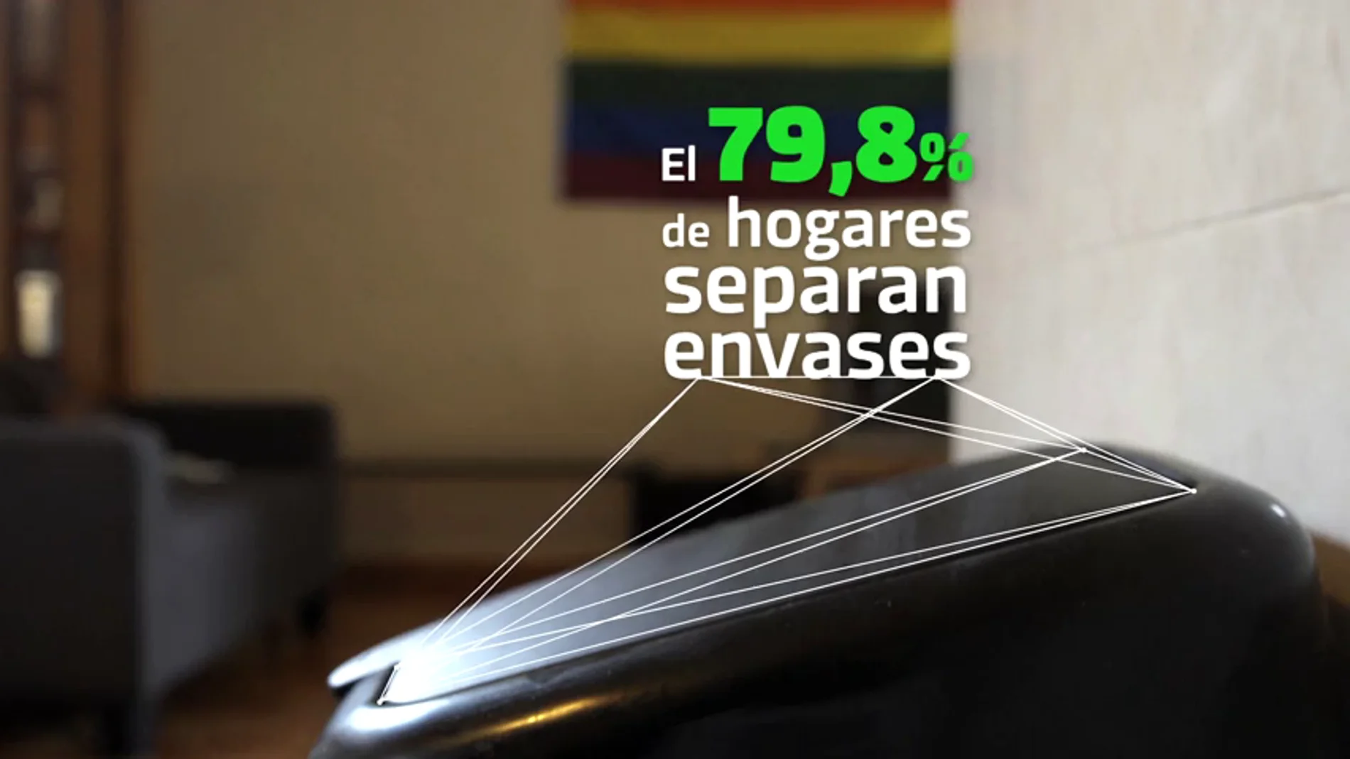 Ocho de cada 10 españoles reciclan en casa: visitamos cuatro hogares para saber cómo y por qué lo hacen