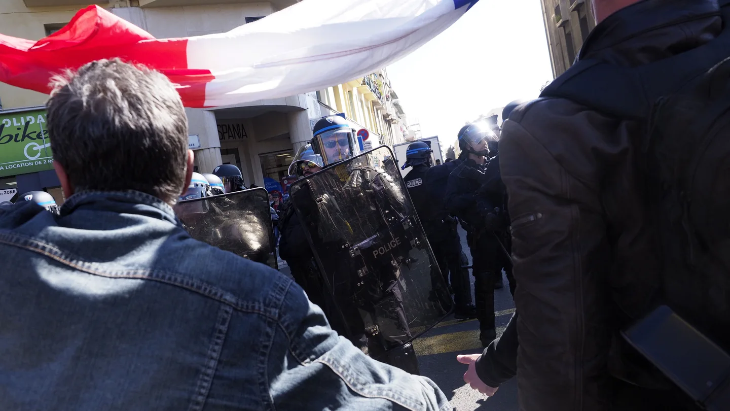 Disturbios entre la Policía y los 'chalecos amarillos' en Niza, Francia. Disturbios entre la Policía y los 'chalecos amarillos' en Niza, Francia.