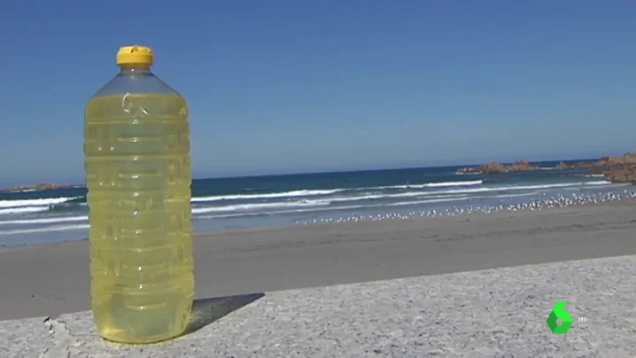 El aceite encontrado en la costa de Camariñas no será analizado por lo que se vuelve a insistir: no lo consuman 