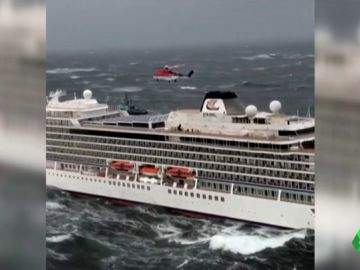 Imagen del crucero evacuado por problemas en el motor en Noruega Imagen del crucero evacuado por problemas en el motor en Noruega